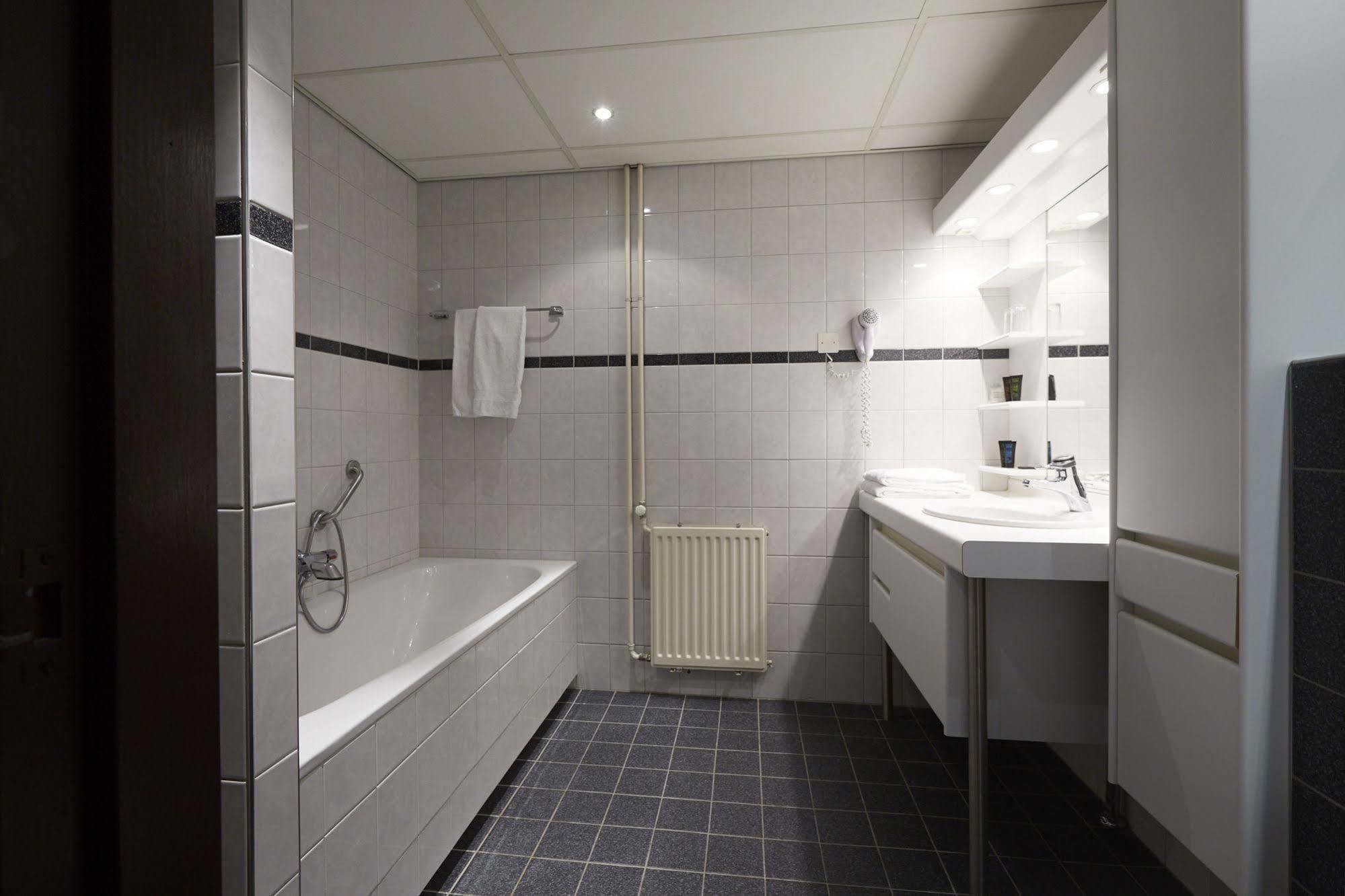 Hotel Zwartewater ซวาร์ตส์เลส ภายนอก รูปภาพ